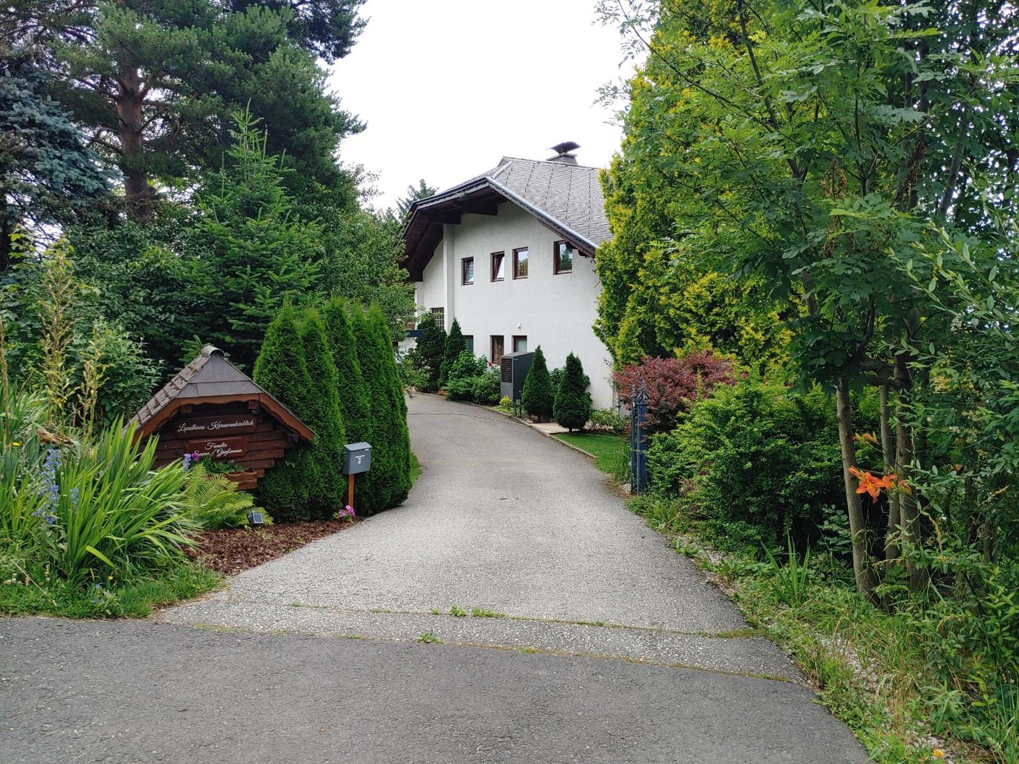 Landhaus Karawankenblick Himmelberg ภายนอก รูปภาพ